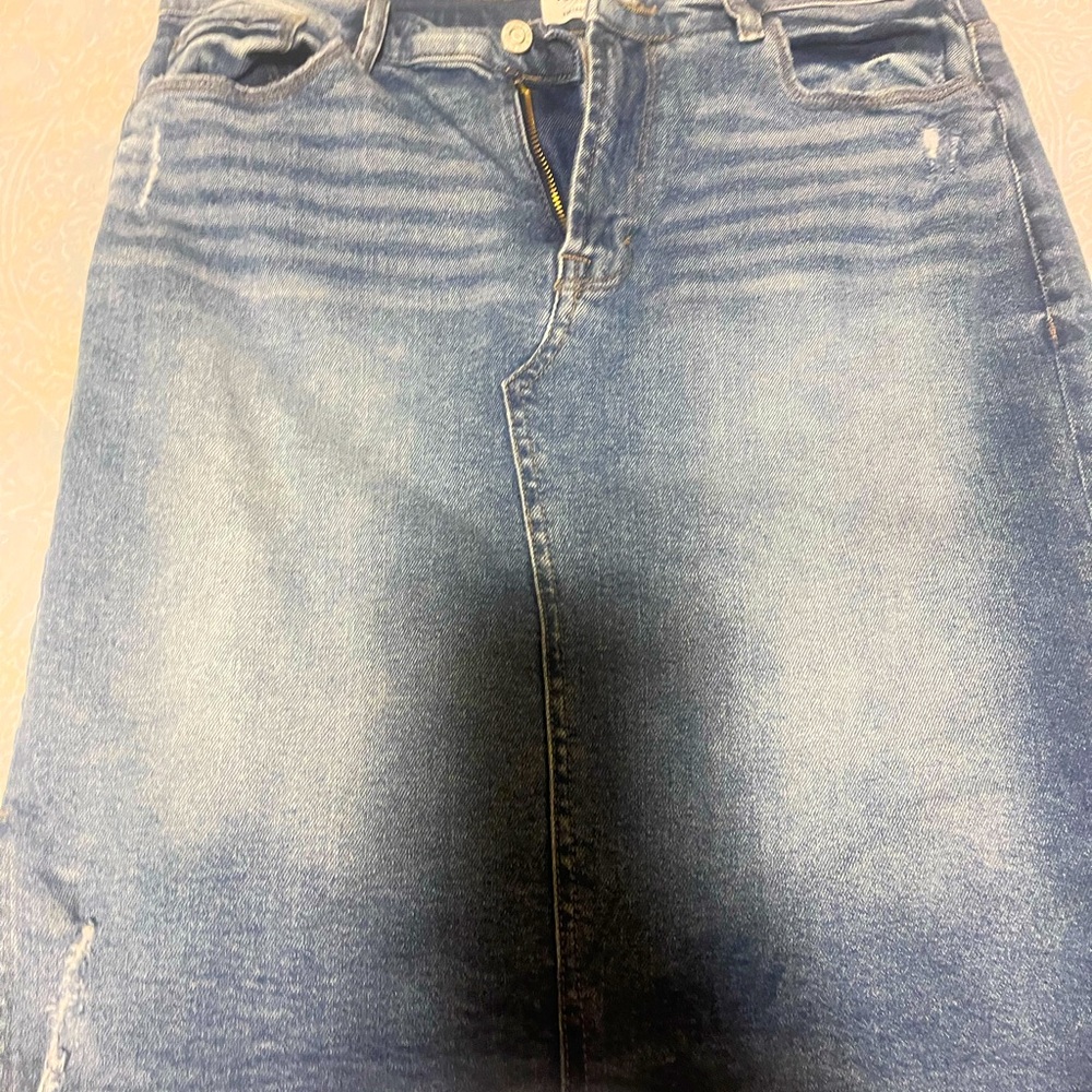 Kensie Denim (some stretch Distressed Skirt.